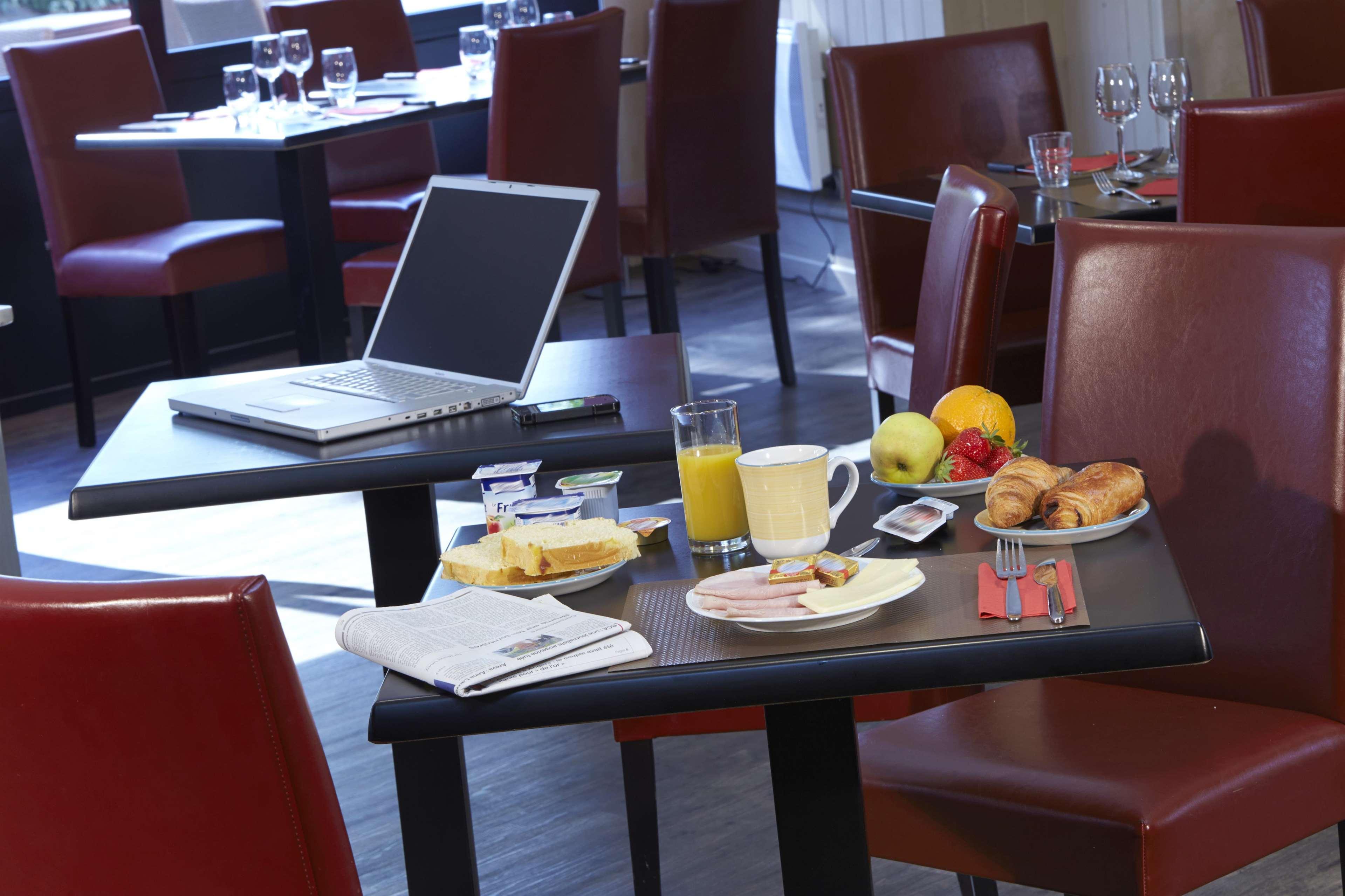 Brit Hotel Essentiel Cholet Eksteriør billede
